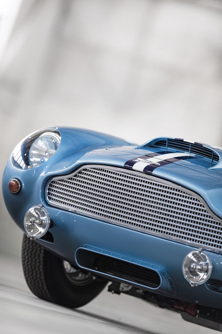Детали экстерьера Aston Martin DB4 GT Continuation 2017 года  (UK) (фото 43 из 90)